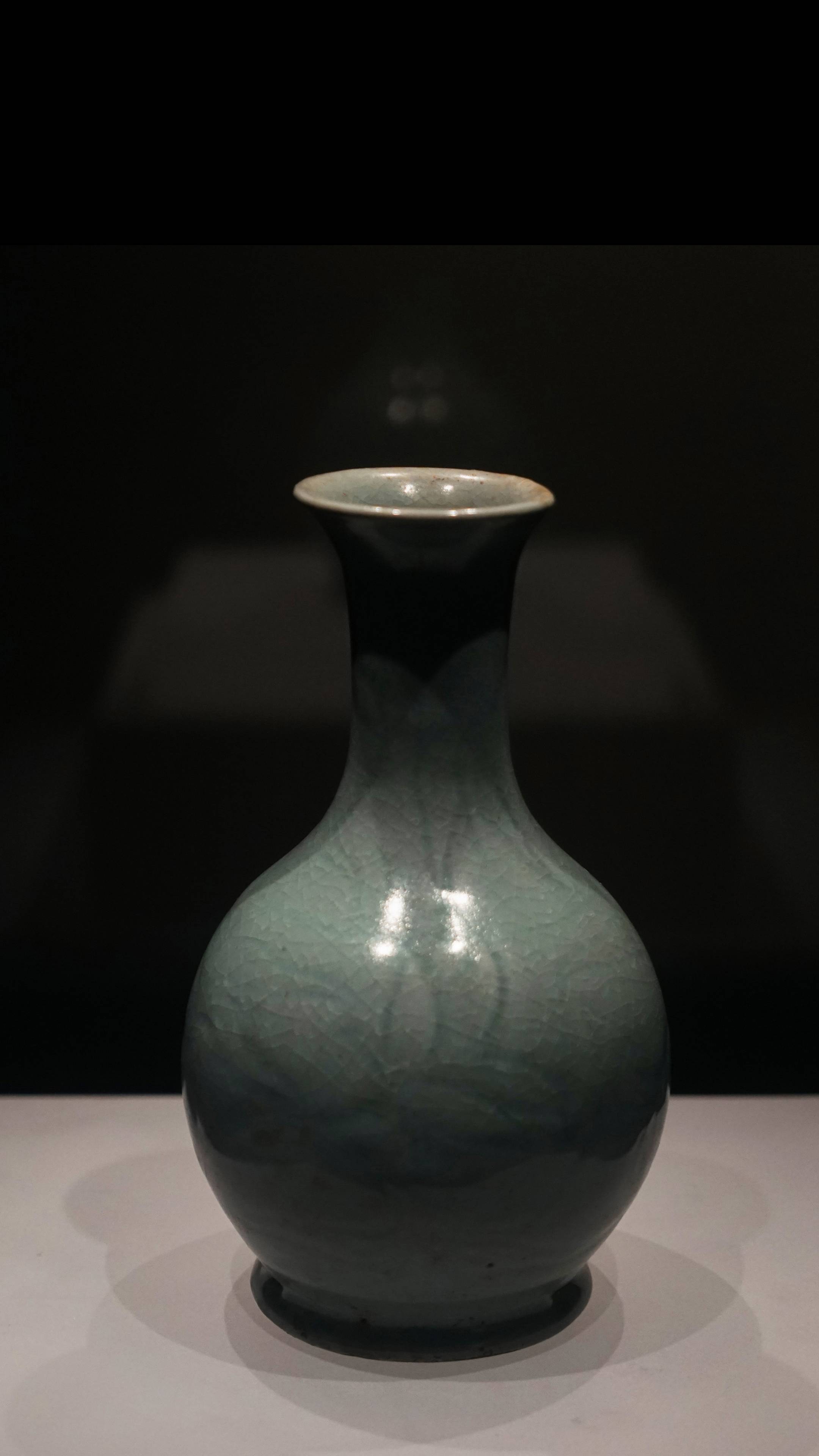 每日一寶 | 汝窯天藍釉刻花鵝頸瓶 汝瓷生產的巔峰之作