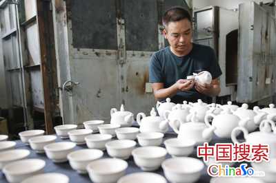 平頂山寶豐縣宣和汝瓷 傳承擔當兩不誤，汝瓷產業助力脫貧筑幸福